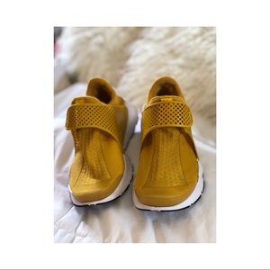 Yellow / Gold Nike Sock Darts